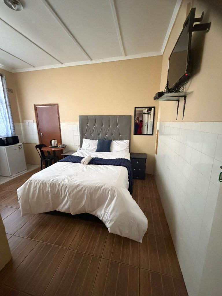 Razwi Guesthouse room1
