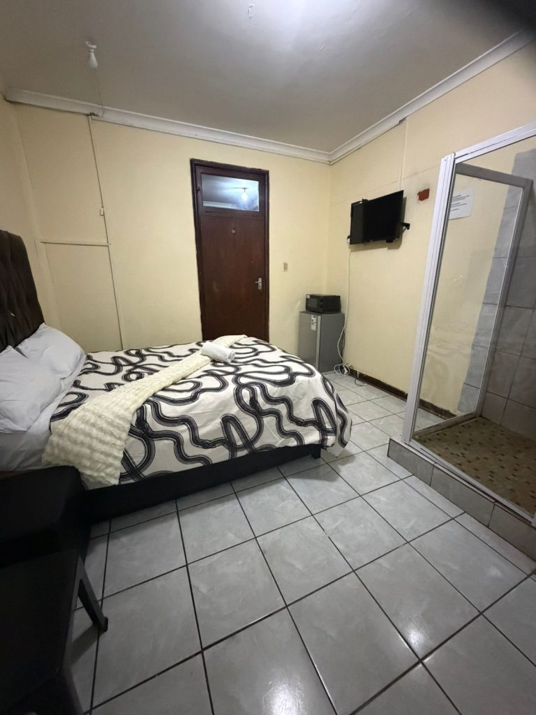 Razwi Guesthouse room